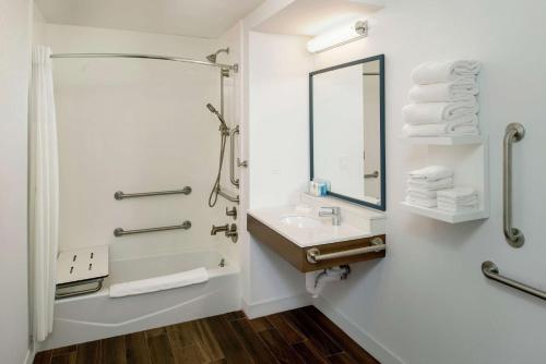 hampton inn and suites binghamton vestal