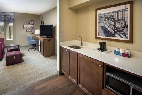 hampton inn and suites binghamton vestal