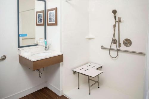 hampton inn and suites binghamton vestal