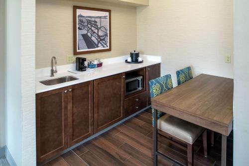 hampton inn and suites binghamton vestal