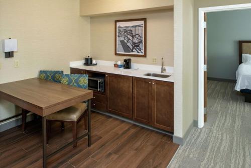hampton inn and suites binghamton vestal