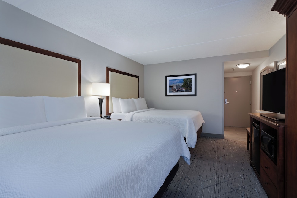 holiday inn express and suites cincinnati riverfront by ihg
