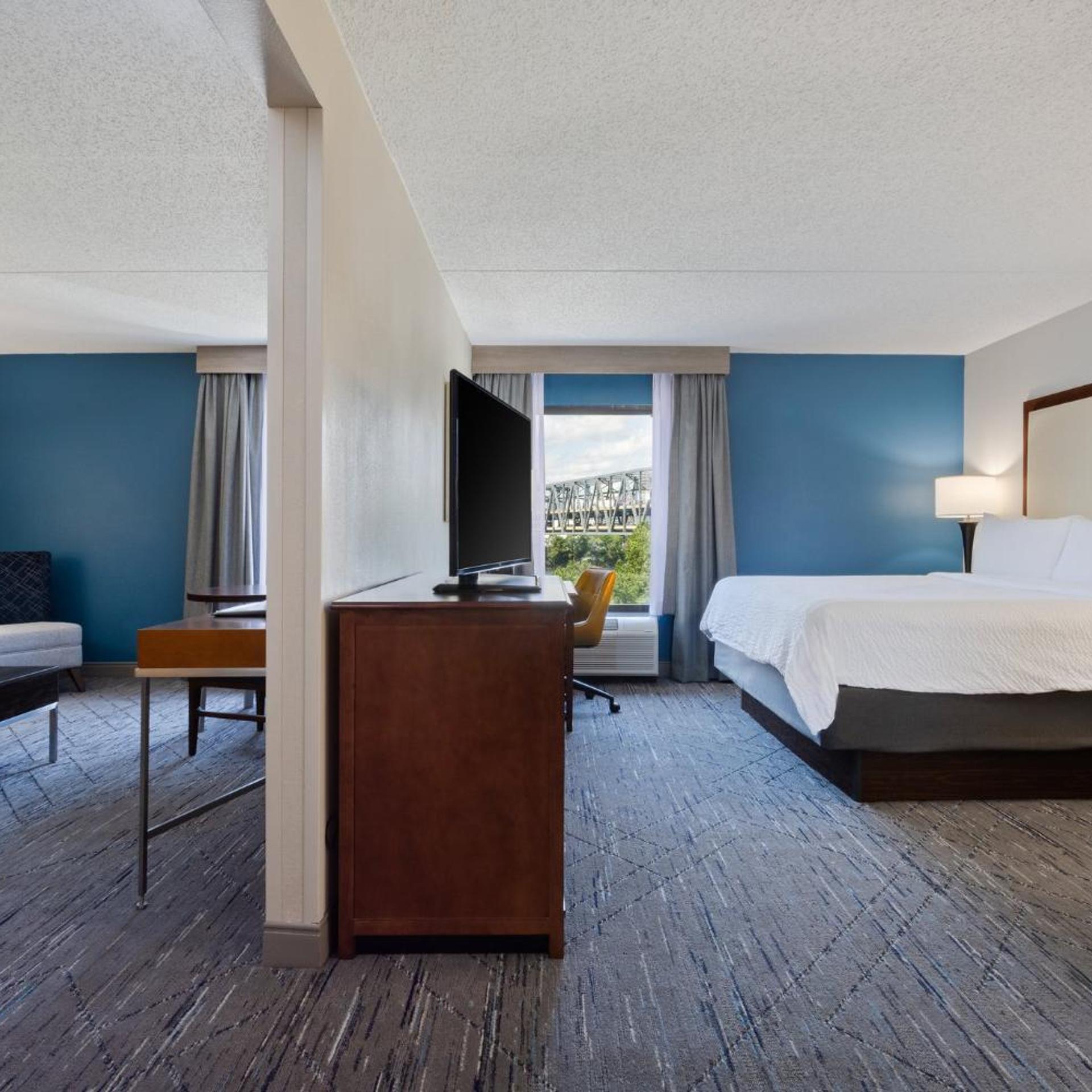 holiday inn express and suites cincinnati riverfront by ihg
