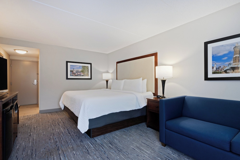 holiday inn express and suites cincinnati riverfront by ihg