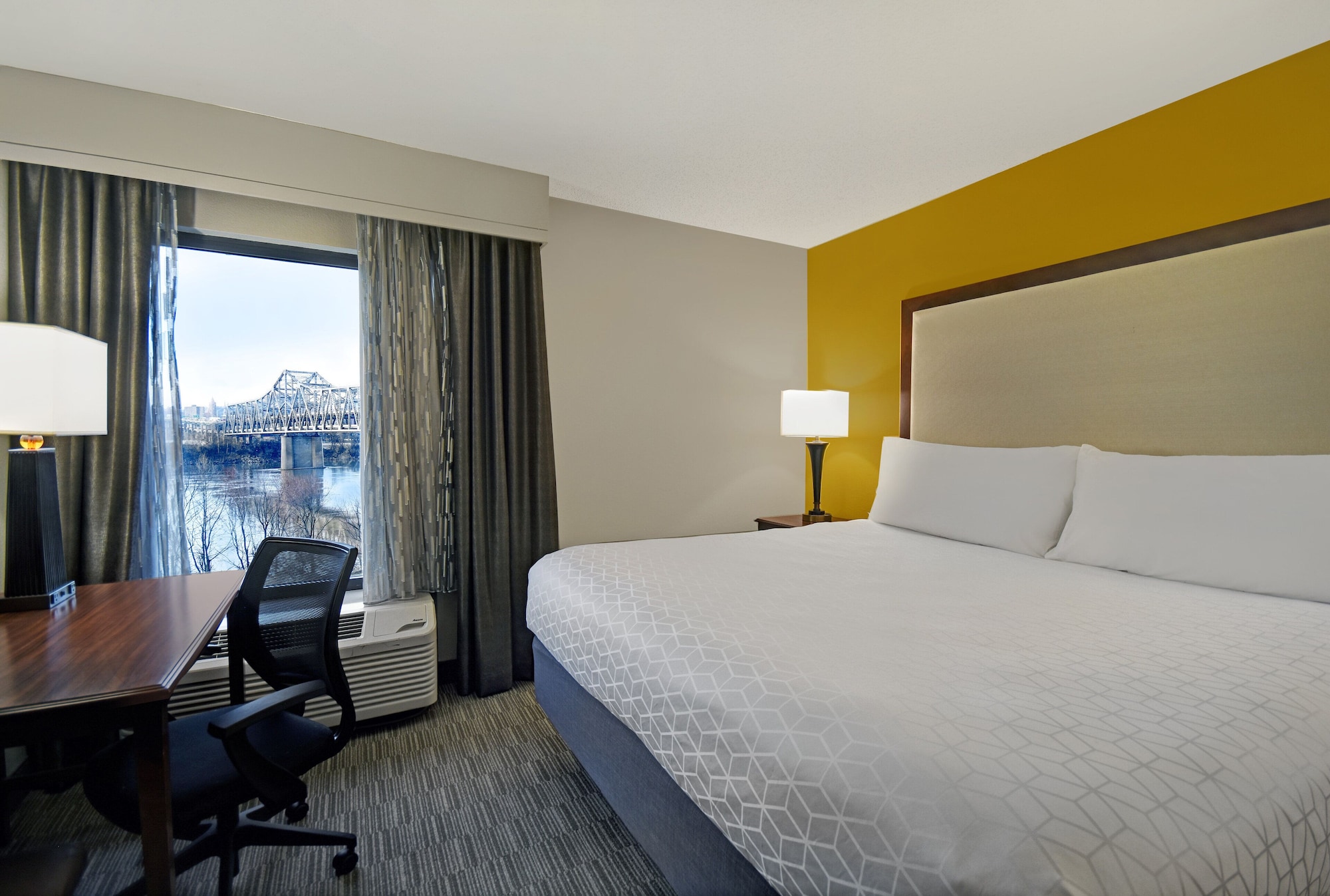 holiday inn express and suites cincinnati riverfront by ihg