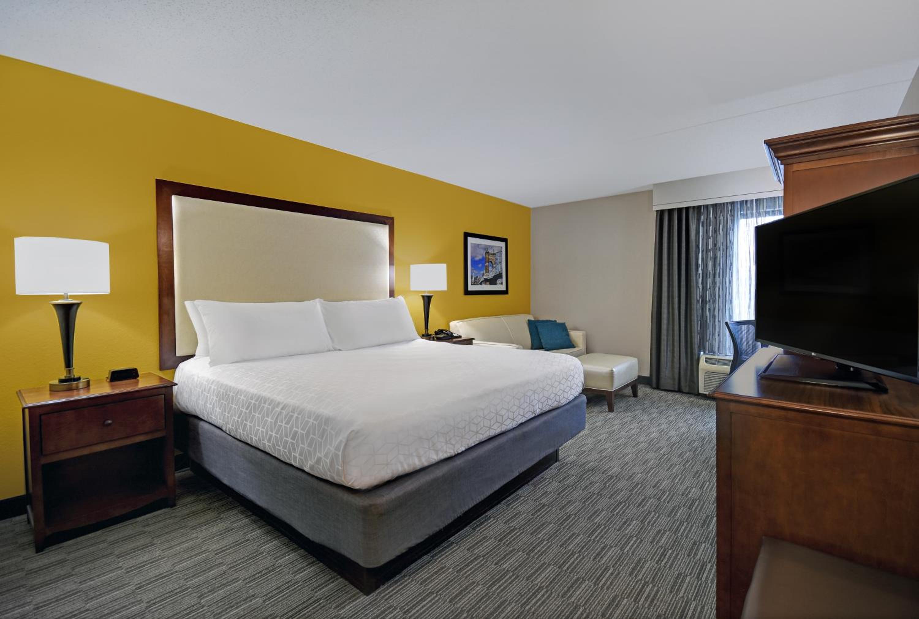 holiday inn express and suites cincinnati riverfront by ihg