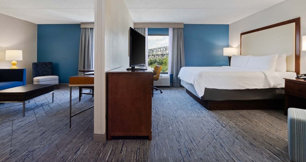 holiday inn express and suites cincinnati riverfront by ihg