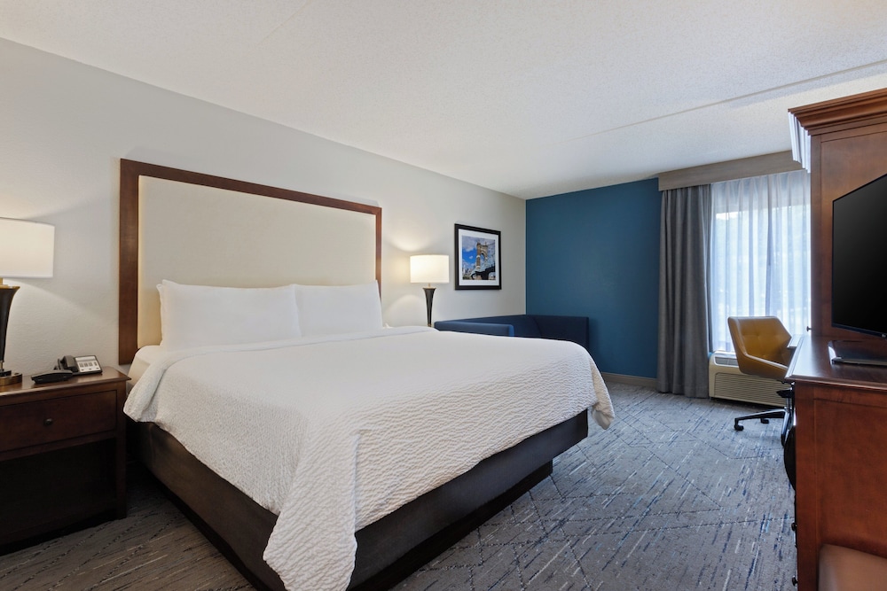 holiday inn express and suites cincinnati riverfront by ihg