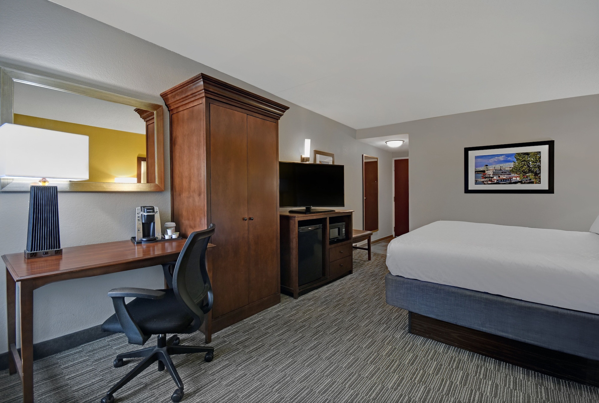 holiday inn express and suites cincinnati riverfront by ihg