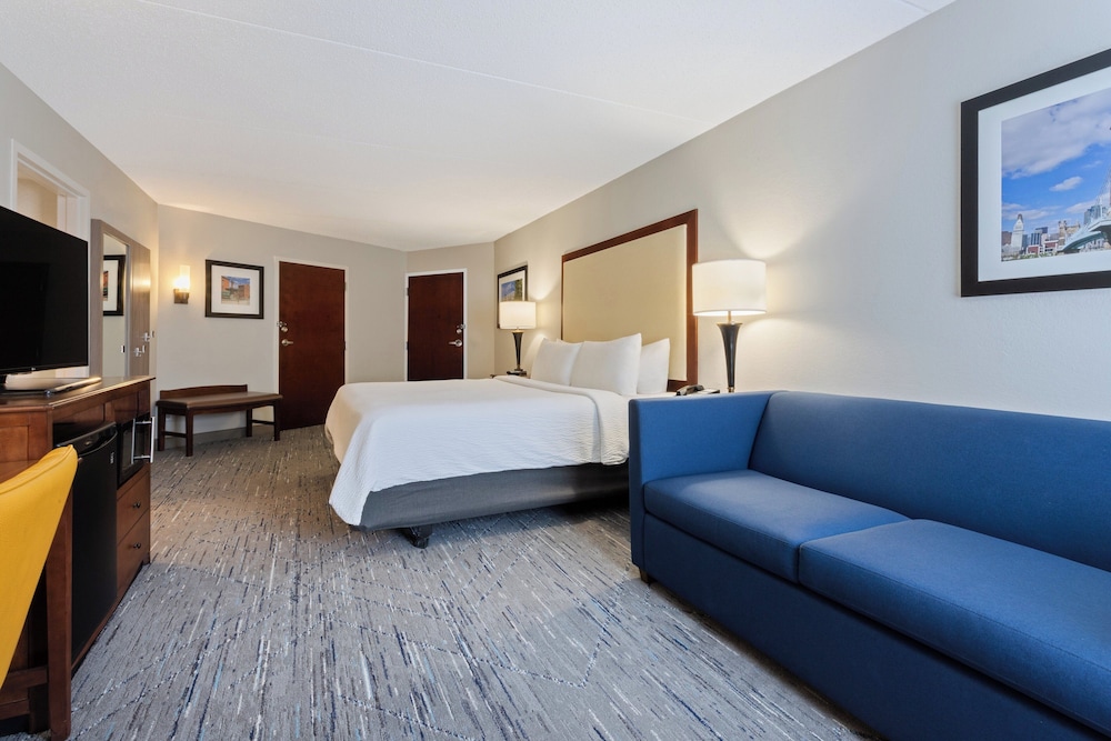 holiday inn express and suites cincinnati riverfront by ihg