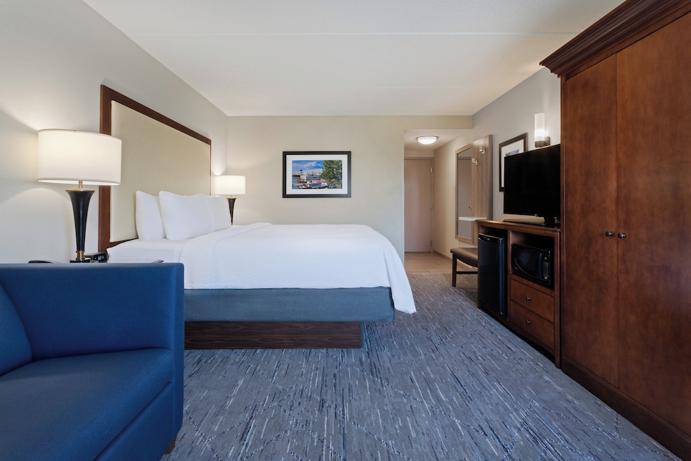 holiday inn express and suites cincinnati riverfront by ihg