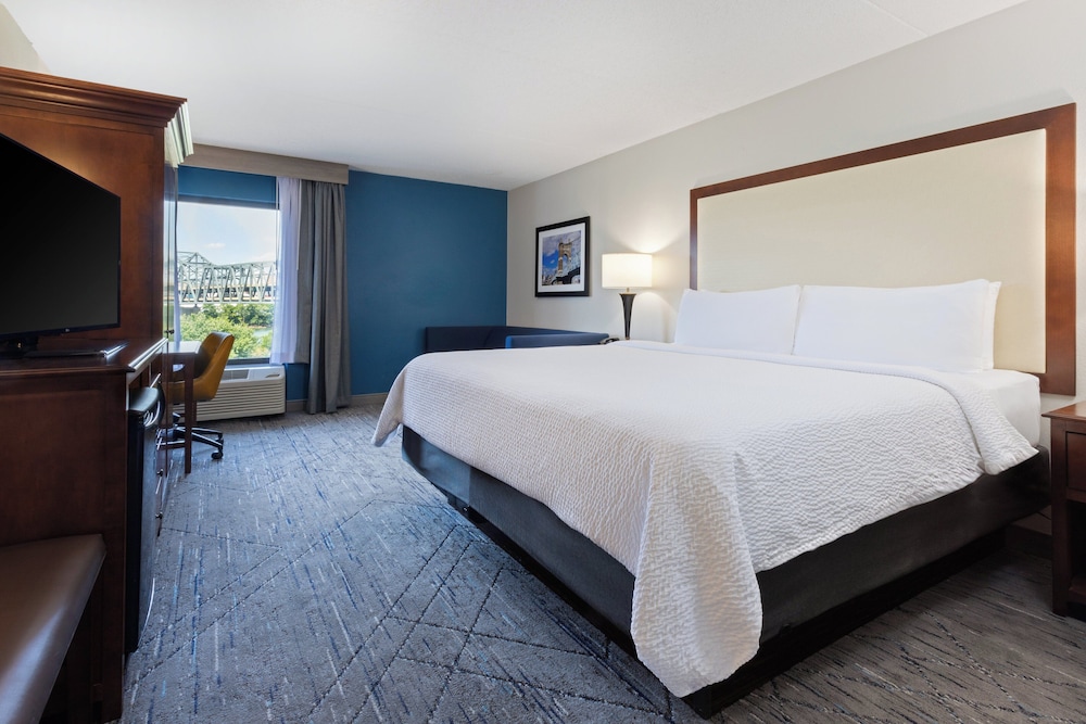 holiday inn express and suites cincinnati riverfront by ihg