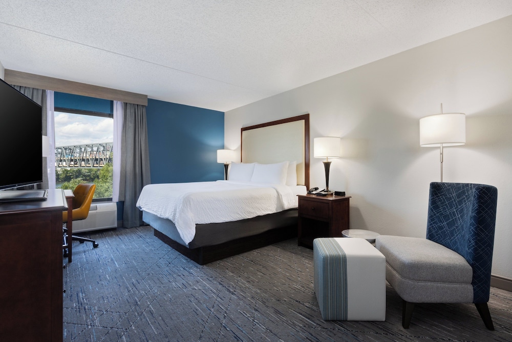 holiday inn express and suites cincinnati riverfront by ihg
