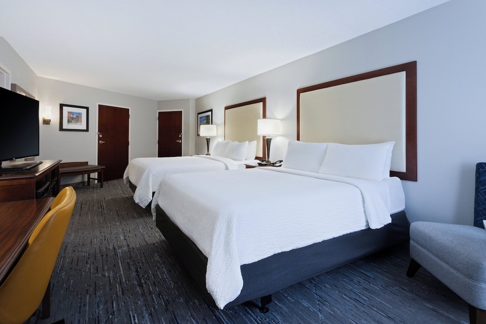 holiday inn express and suites cincinnati riverfront by ihg