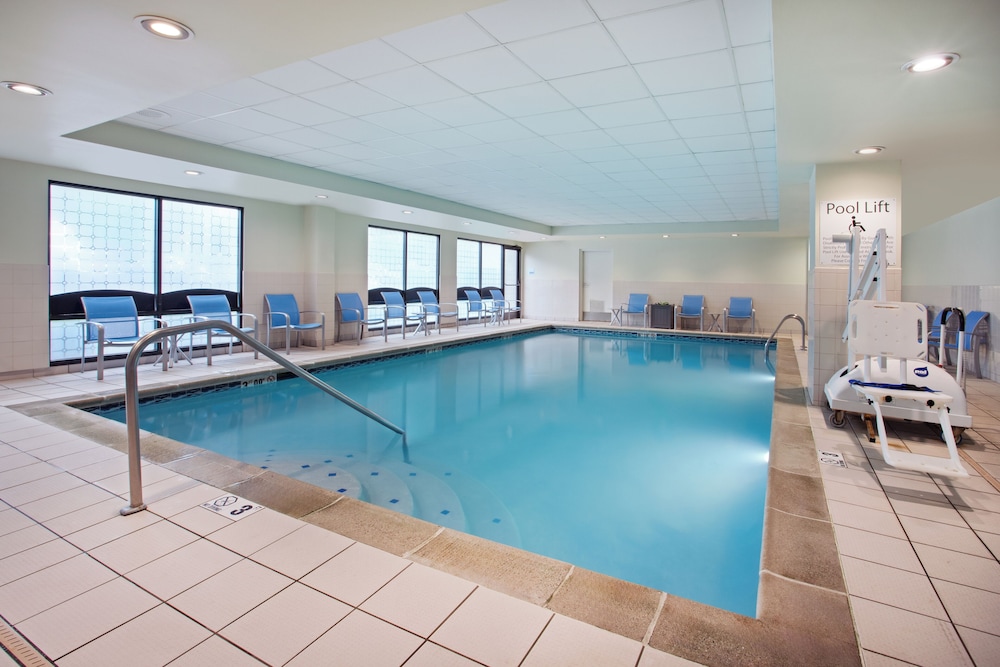holiday inn express and suites cincinnati riverfront by ihg
