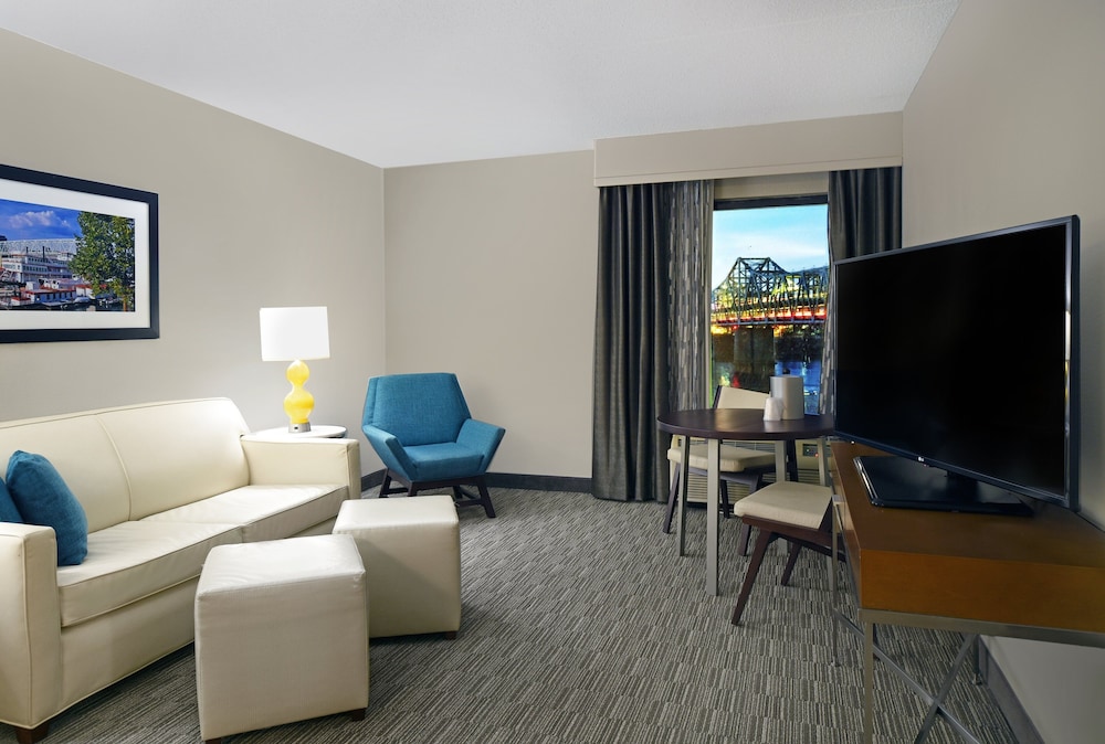 holiday inn express and suites cincinnati riverfront by ihg
