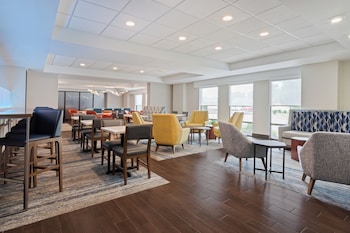 Holiday Inn Express & Suites Cincinnati Riverfront By Ihg,Cincinnati>>Bellevue,3 star