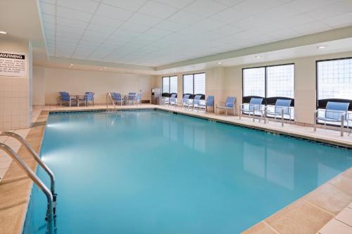 holiday inn express and suites cincinnati riverfront by ihg