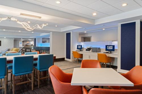 holiday inn express and suites cincinnati riverfront by ihg