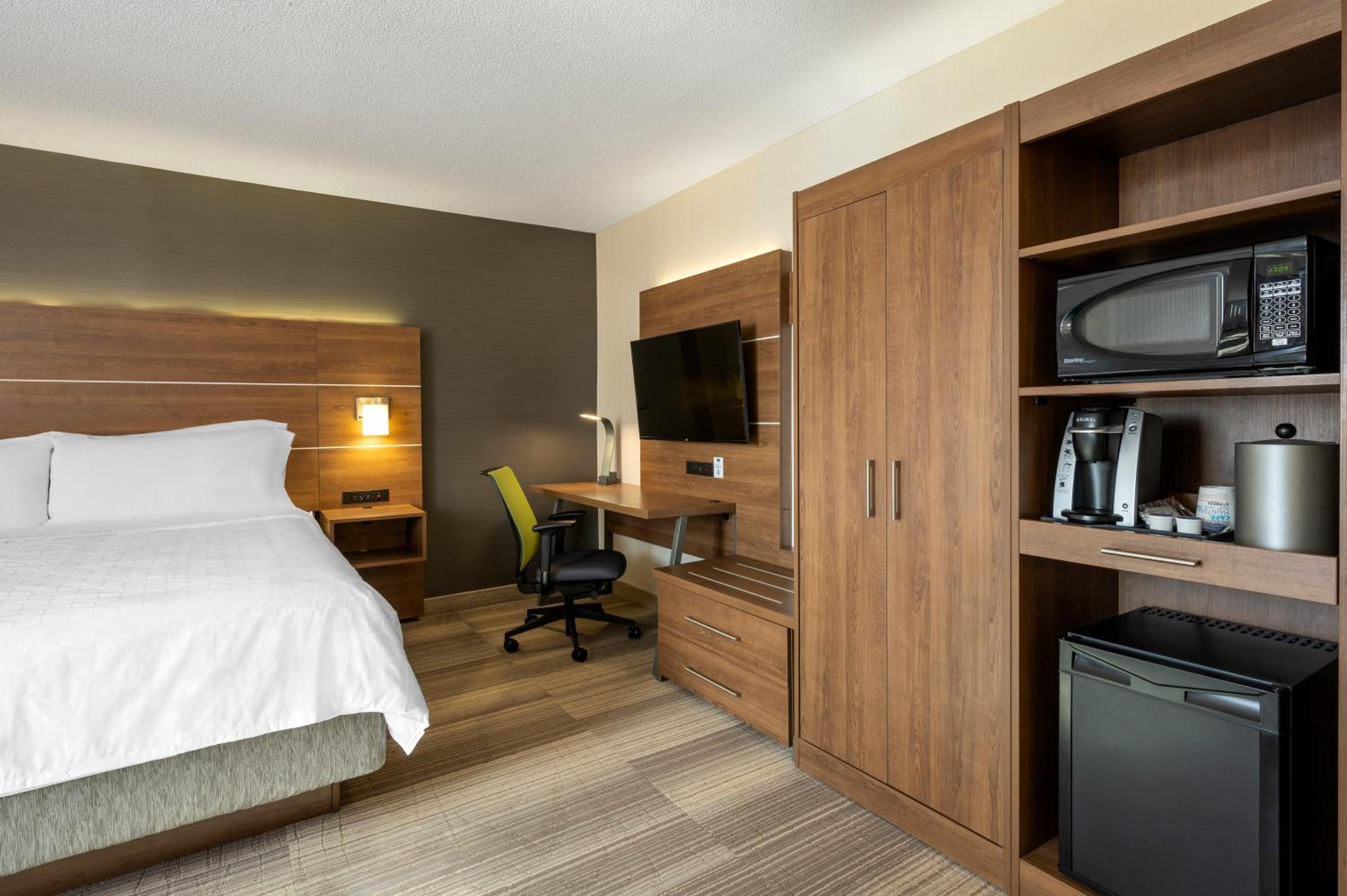 holiday inn express toronto downtown by ihg