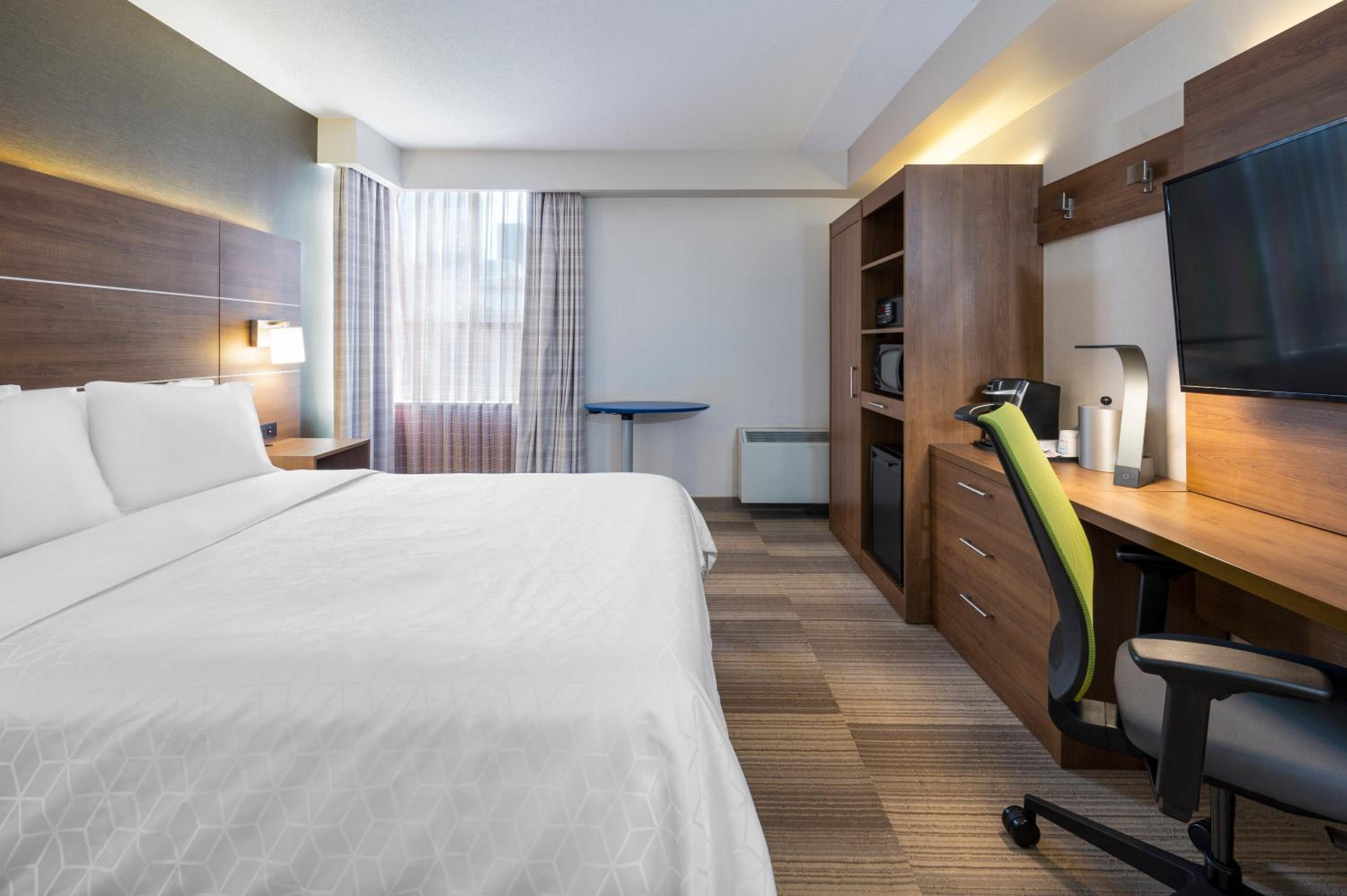 holiday inn express toronto downtown by ihg