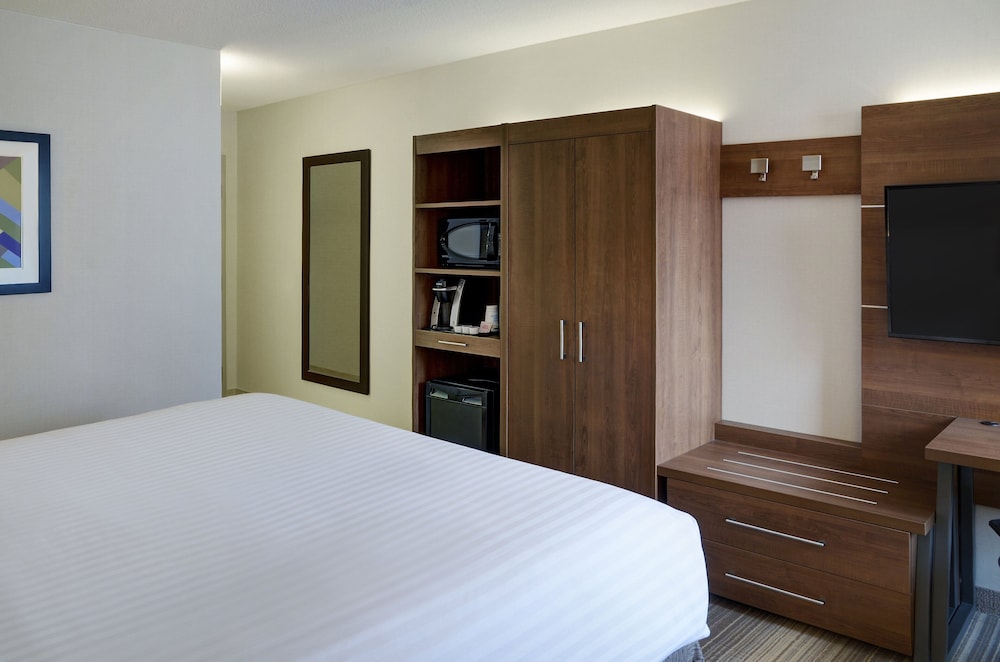 holiday inn express toronto downtown by ihg