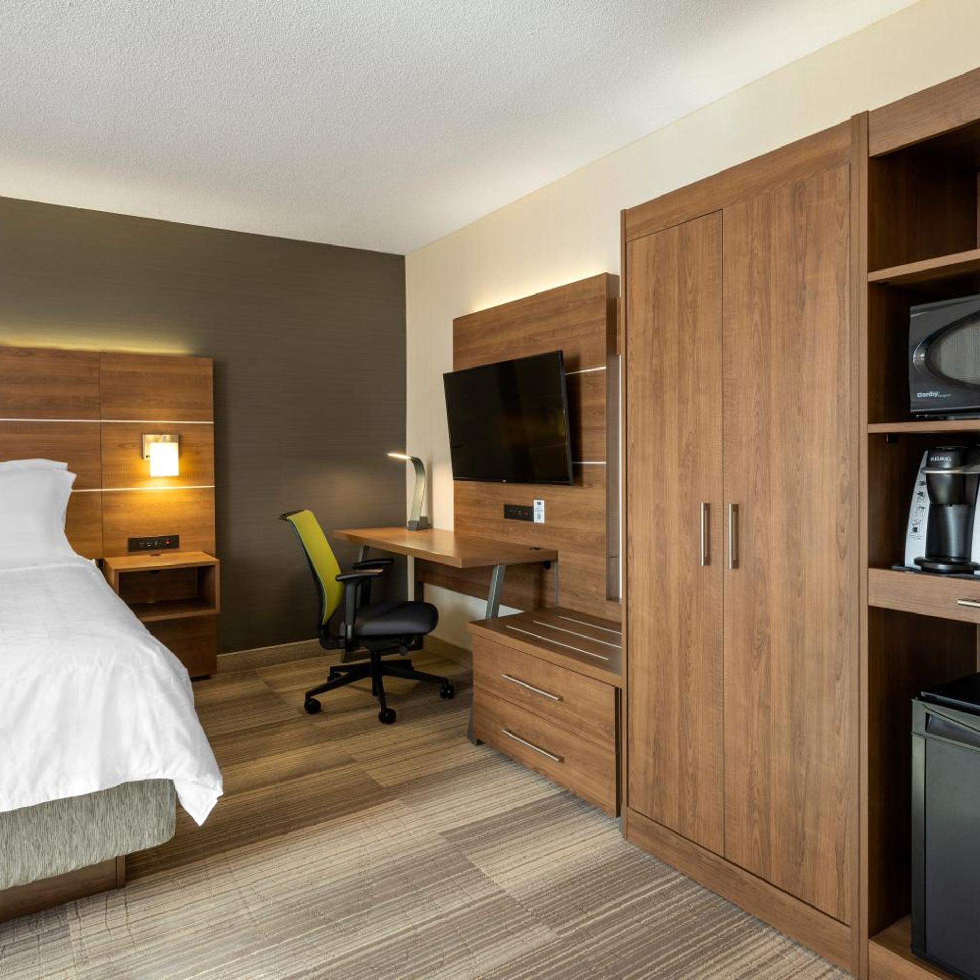 holiday inn express toronto downtown by ihg
