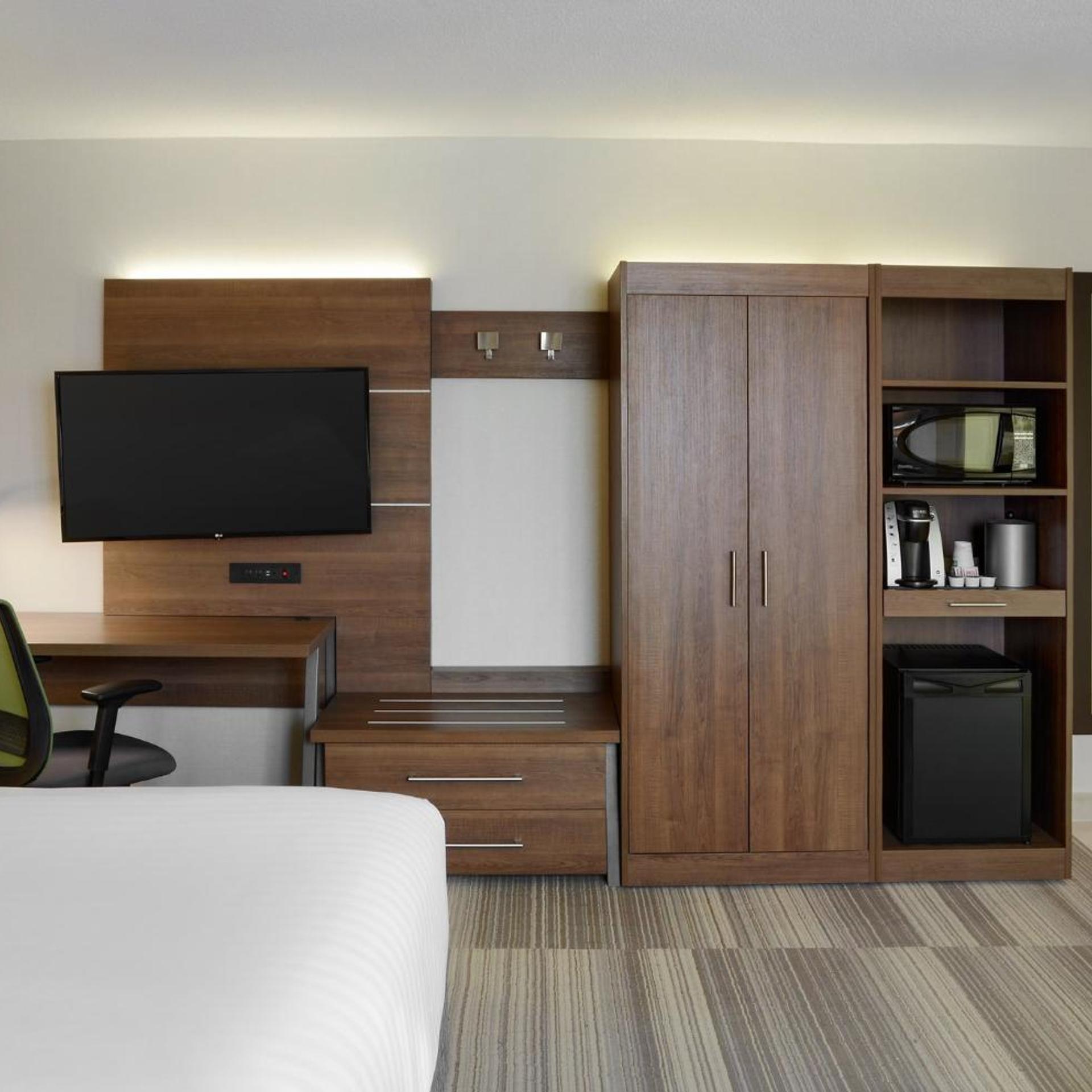 holiday inn express toronto downtown by ihg