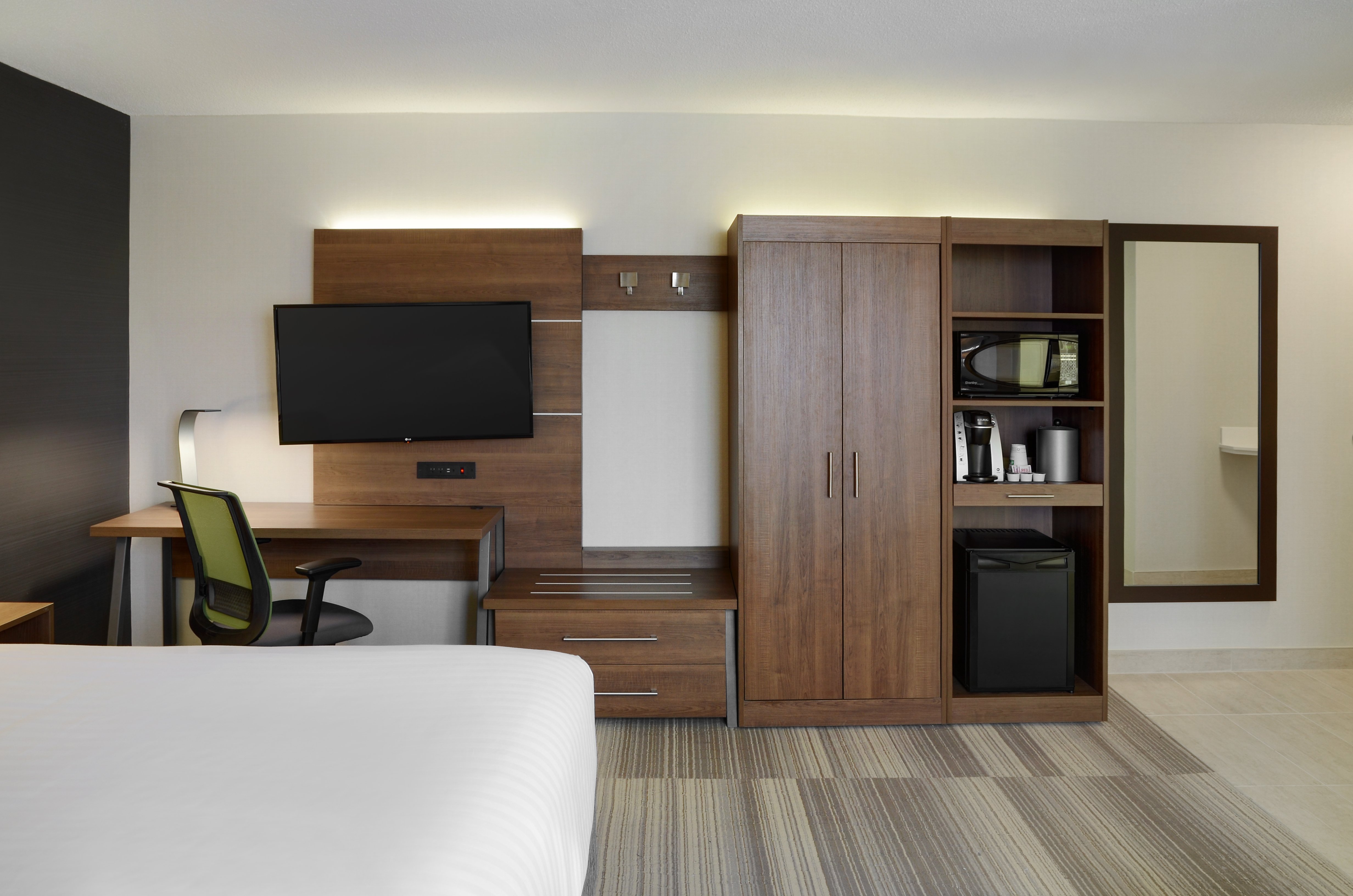 holiday inn express toronto downtown by ihg