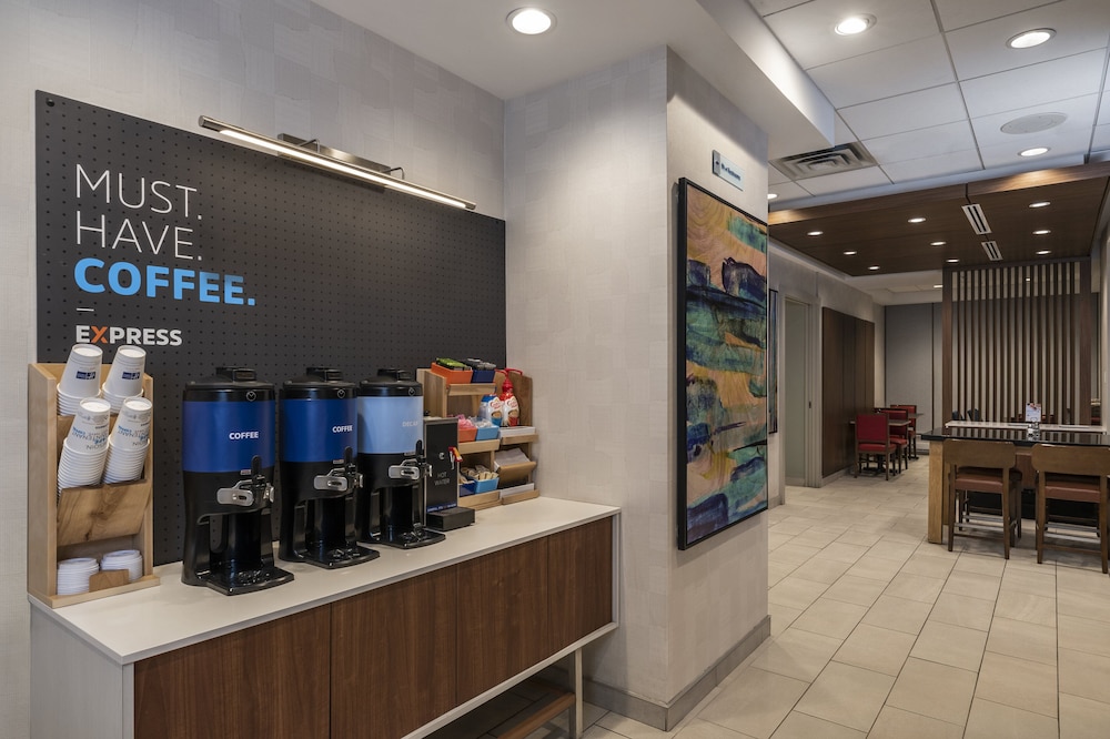 holiday inn express toronto downtown by ihg
