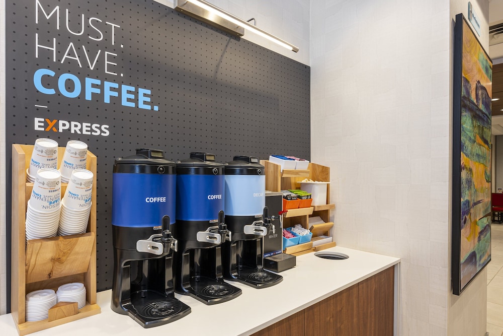 holiday inn express toronto downtown by ihg