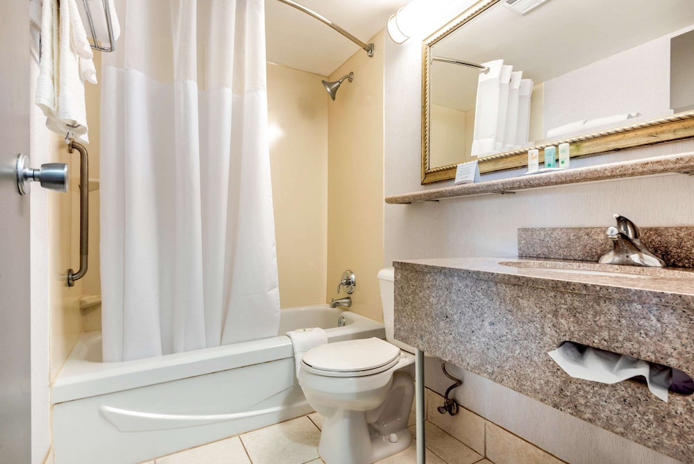 quality inn and suites toronto west