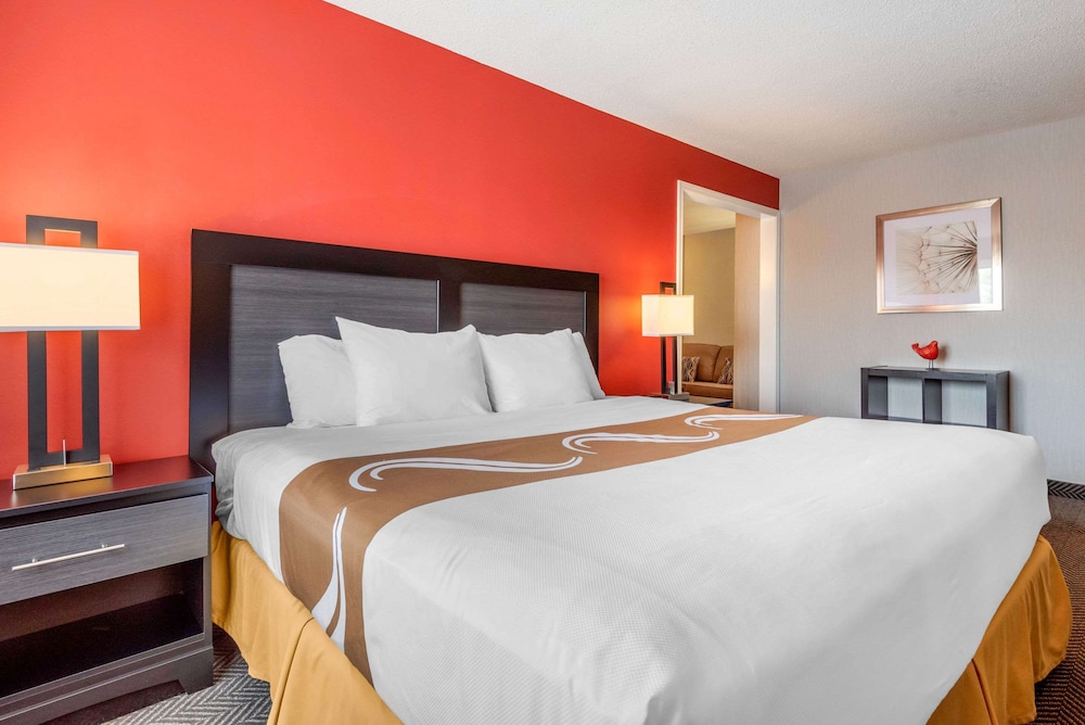 quality inn and suites toronto west