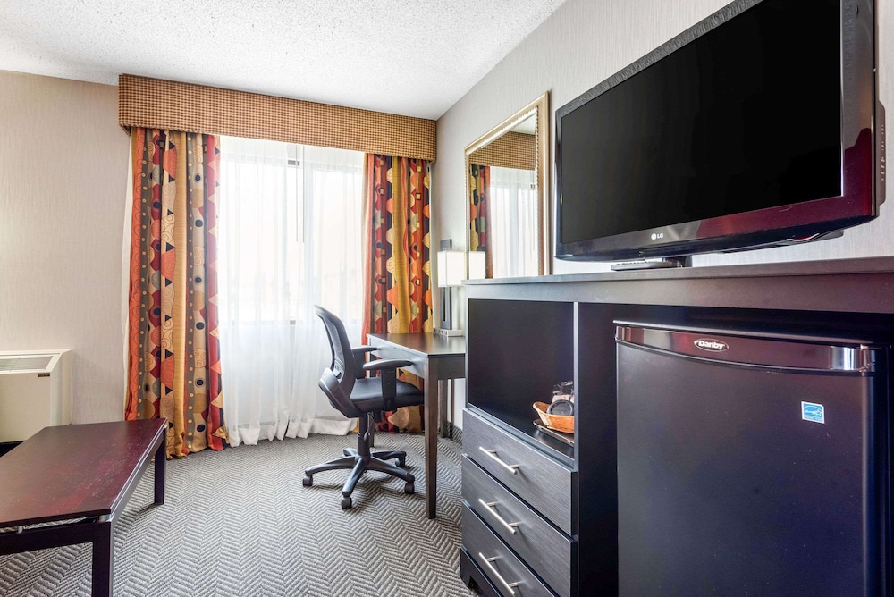 quality inn and suites toronto west
