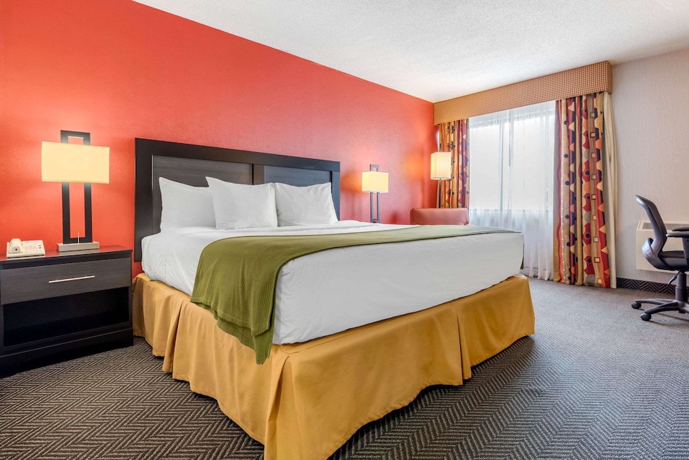 quality inn and suites toronto west