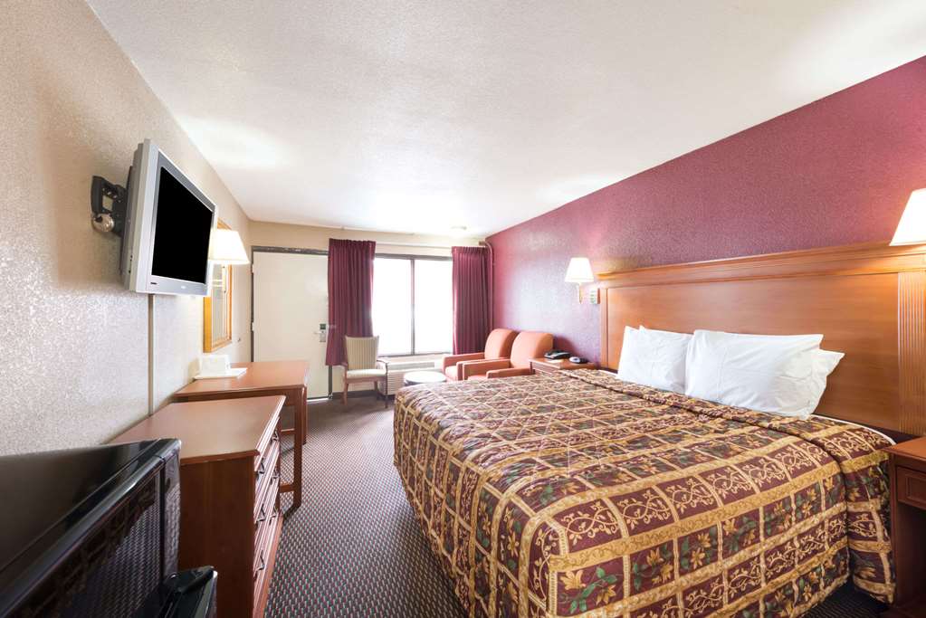 days inn by wyndham san antonio splashtown att center