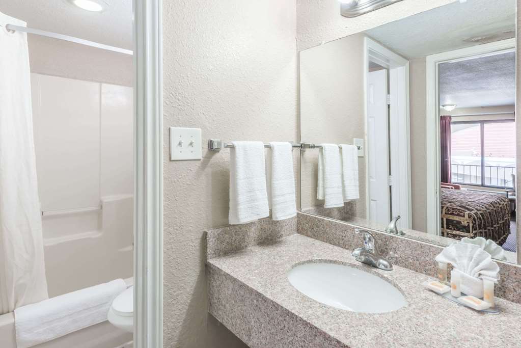 days inn by wyndham san antonio splashtown att center
