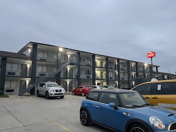 hometowne studios san antonio e frost bank center