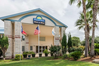 Days Inn By Wyndham San Antonio Southeast/Frost Bank Center,Martindale Army Air Field>>Bexar County,2 star