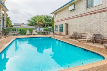 days inn by wyndham san antonio southeast frost bank center