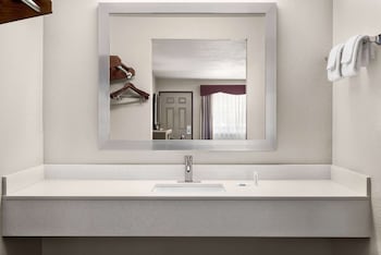 days inn by wyndham san antonio near fiesta park