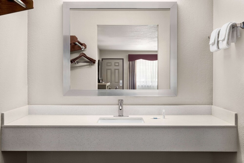 days inn by wyndham san antonio near fiesta park