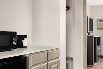 days inn by wyndham san antonio near fiesta park