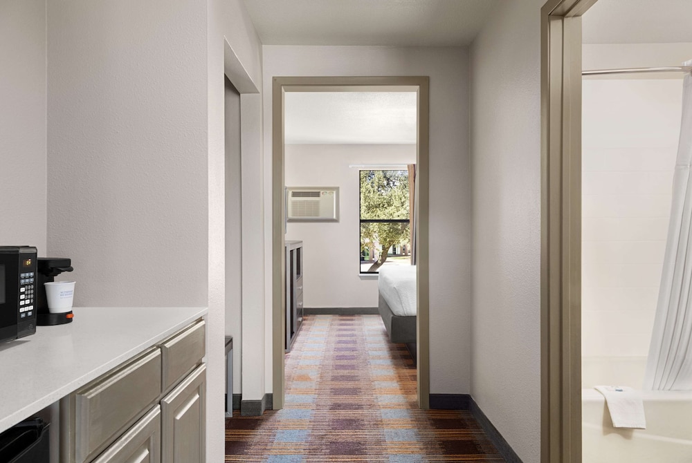 days inn by wyndham san antonio near fiesta park