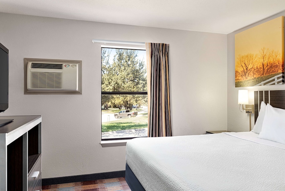 days inn by wyndham san antonio near fiesta park