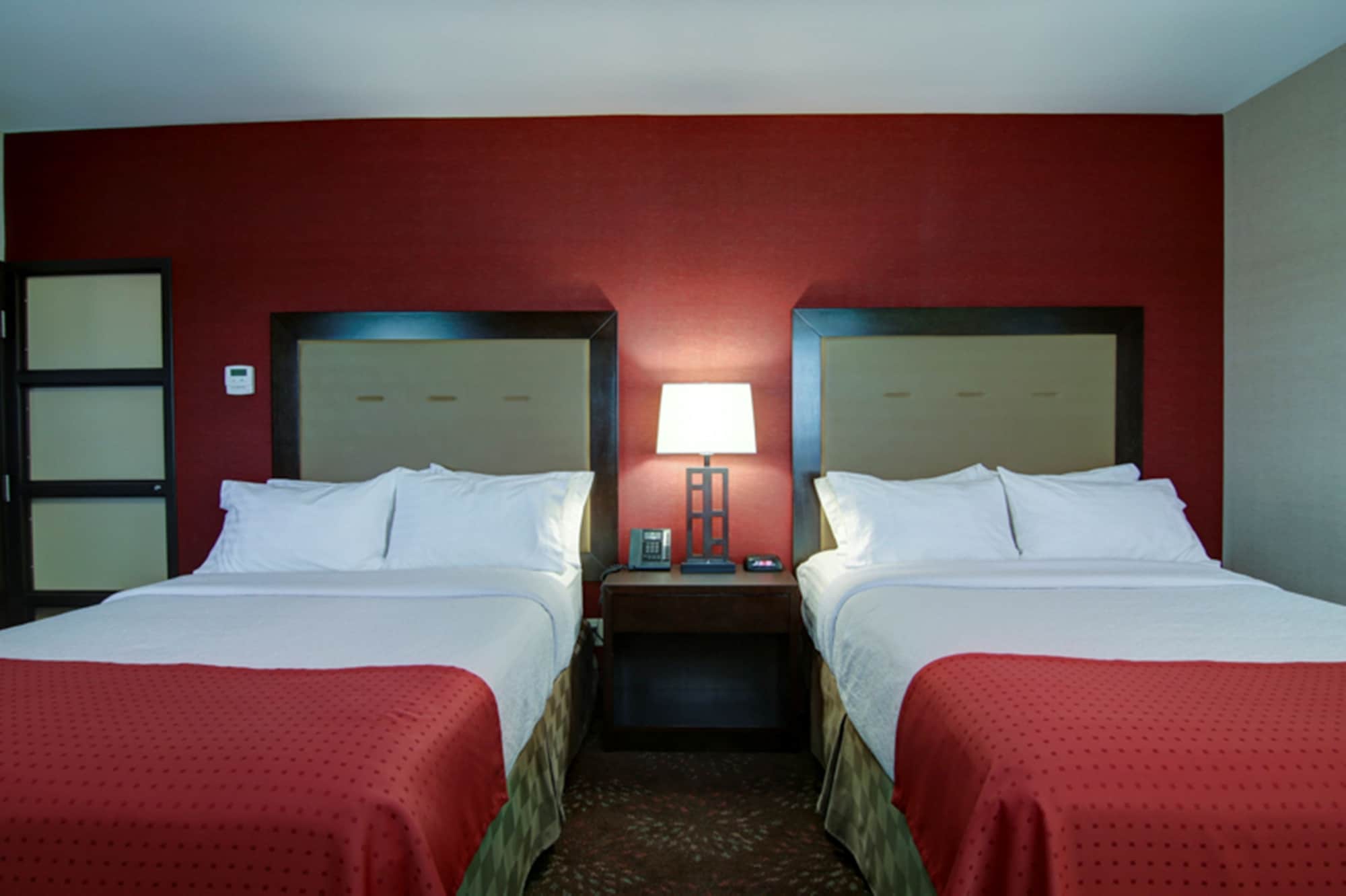 holiday inn and suites st catharines conf ctr