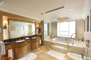 crowne plaza hotel qingdao by ihg