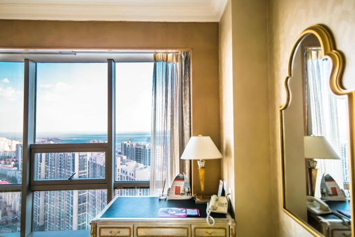 crowne plaza hotel qingdao by ihg