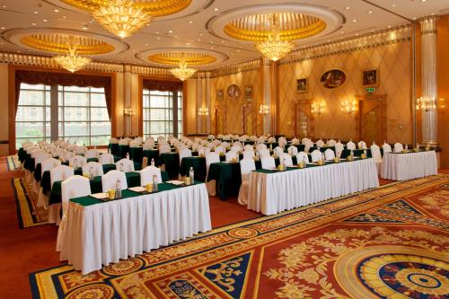crowne plaza hotel qingdao by ihg