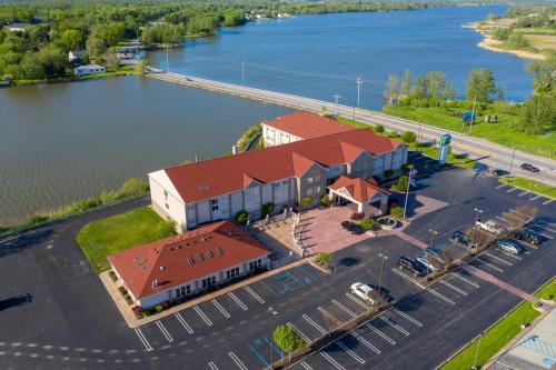 holiday inn express and suites port clinton catawb